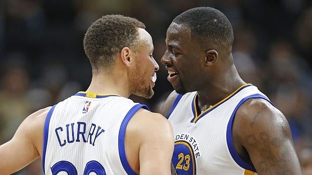 Stephen Curry y Draymond Green, tras el triunfo ante los Spurs