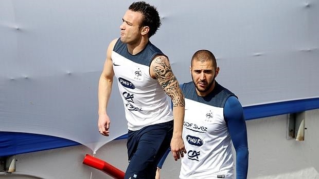 Valbuena y Benzema, en una concetración de la selección francesa