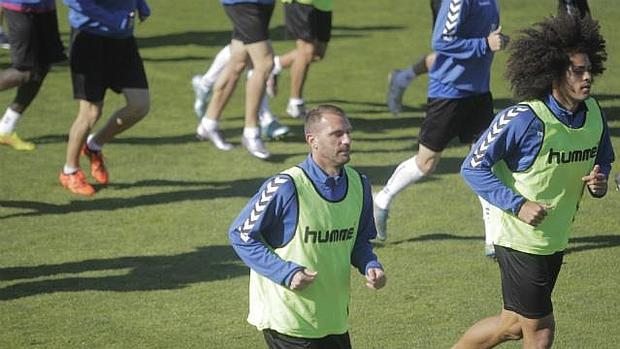 Almería B-Cádiz CF: Ganar al colista como obligación