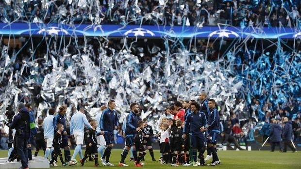 La salida de los jugadores al césped del Etihad Stadium