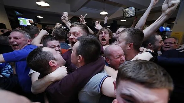 Aficionados del Leicester celebran la conquista de su primera liga