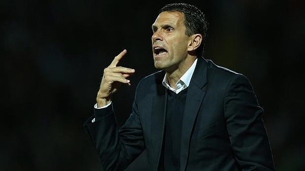 Gustavo Poyet entrenará al Betis