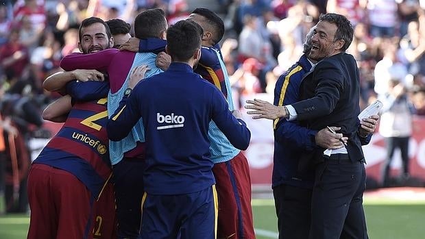 Luis Enrique celebra el título