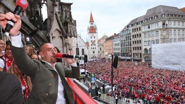 Un Ribéry desatado llama «mafioso» a Vidal en la fiesta del Bayern