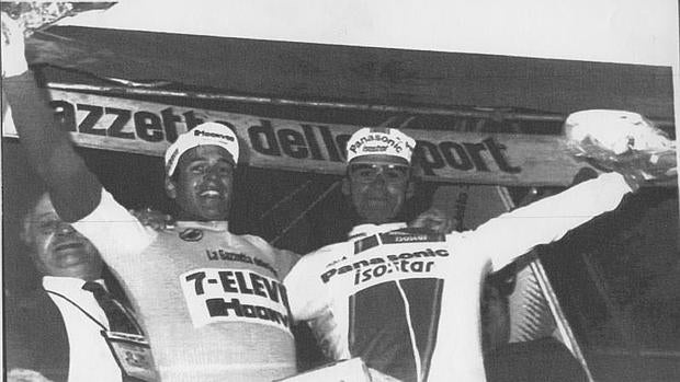 Andy Hampsten y Erik Breukink, líder y ganador de etapa tras la terrible jornada del Giro de 1988 en el Passo di Gavia