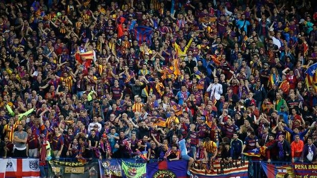 Los aplausos al himno vencen a los abucheos