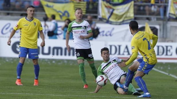 El Racing de Santander está obligado a remontar ante el Cádiz