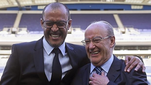 Nuno Espírito Santo junto al presidente del Oporto, durante su presentación