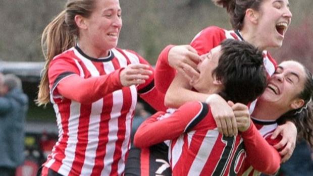 Las jugadoras del Athletic celebran un gol