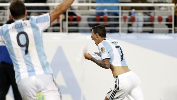 Di María e Higuaín celeberan el primer tanto argentino