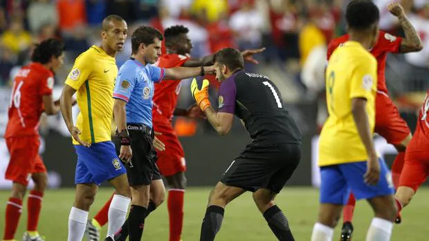 Un gol con la mano deja a Brasil fuera de la Copa América