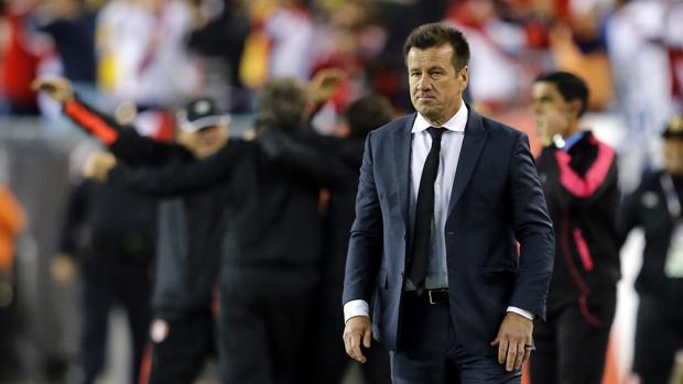 Dunga, destituido como seleccionador de Brasil