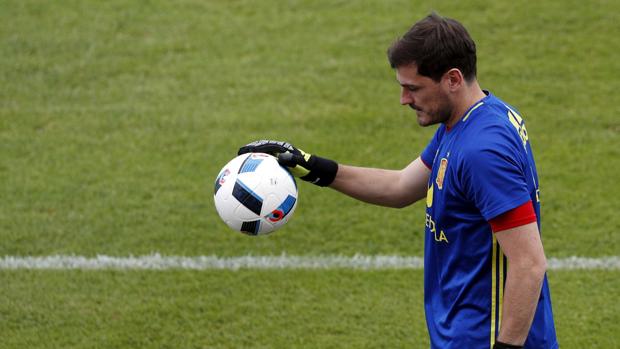 Casillas, en un entrenamiento de la selección