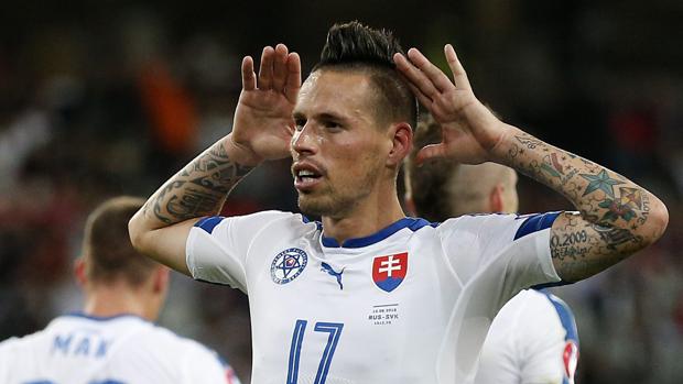 Hamsik complica la vida a Rusia