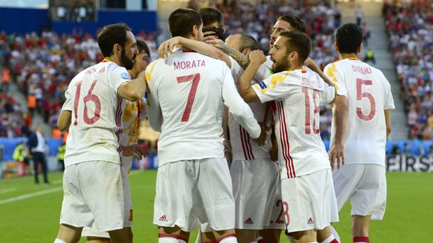 Los jugadores de la selección, tras el gol ante Croacia