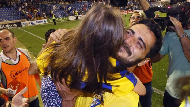 Un gol de Güiza empuja al Cádiz a Segunda división