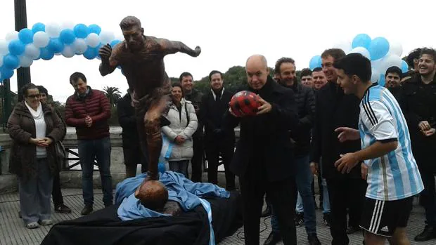 Estatua dedicada a Messi en Buenos Aires