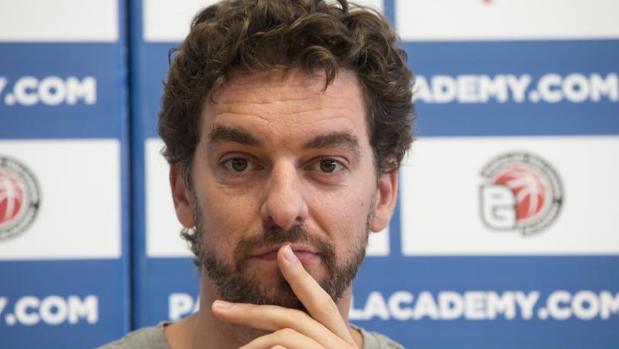 Pau Gasol, pensativo en rueda de prensa