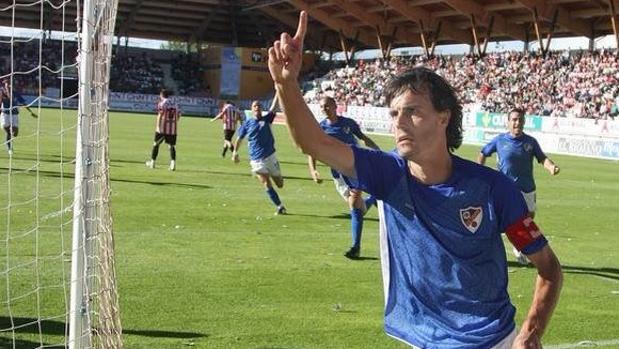 Chico, capitán del Linares, abandona el fútbol en activo