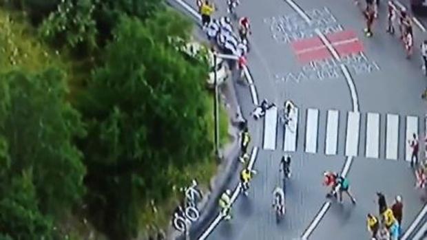 Un espectador es arrollado por un ciclista en el ascenso a Andorra Arcalis