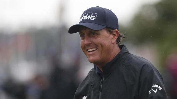 Phil Mickelson, encantado de su liderato en el ecuador del "British"