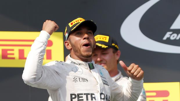 Lewis Hamilton celebra su victoria en el Gran Premio de Hungría