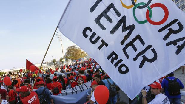 Las protestas se hacen con Río