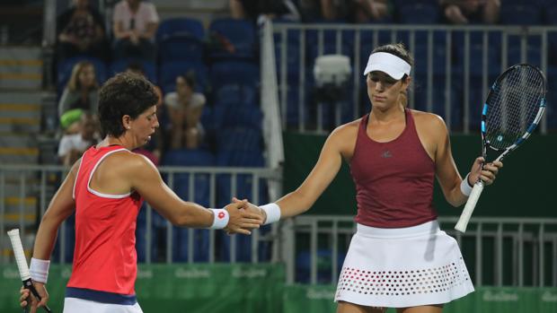 Carla Suárez y Garbiñe Muguruza vencen en su estreno en dobles