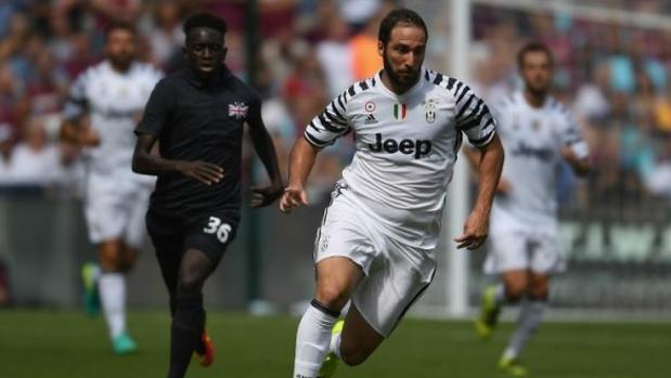 Los aficionados se ceban en sus memes con el sobrepeso de Higuaín