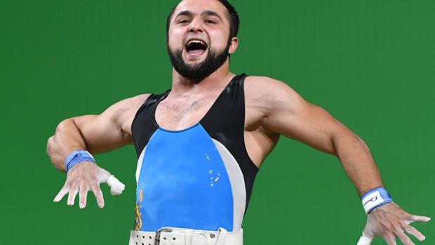 Rahimov celebra su oro olímpico