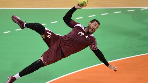 Jorge Fernández durante un partido de balonmano en Río