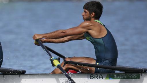 Xavier Vela durante una carrera en Río de doble par remos cortos ligero