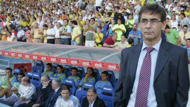 El año en el que Fernando Vázquez pudo salvar al Cádiz