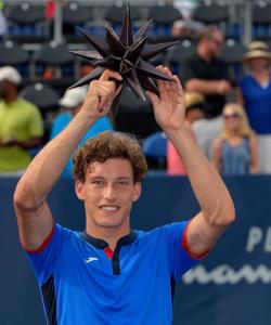 Carreño levanta su primer trofeo ATP