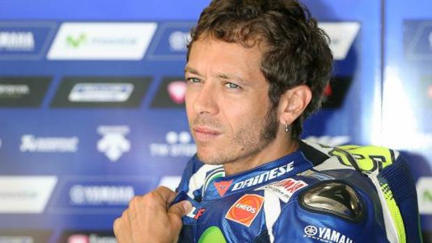 Valentino Rossi, en el garaje de Yamaha