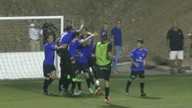 Los jugadores de la SD Formentera celebran su pase a la segunda ronda de la Copa