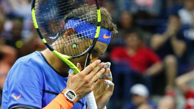 Rafa Nadal se lamenta tras perder un punto en su partido ante Lucas Pouille