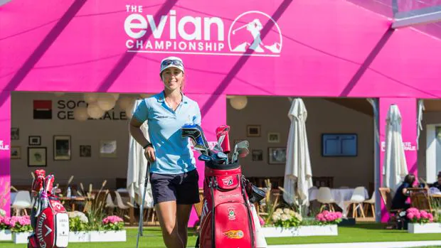 Nuria Iturrios, encantada de codearse con la elite mundial del golf femenino