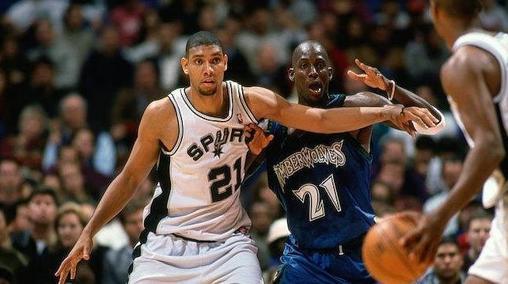 Duncan y Garnett, en sus primeros años en la NBA