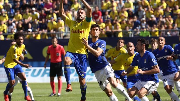 Cádiz CF-Oviedo (0-2): A estas horas lo mejor, la playa