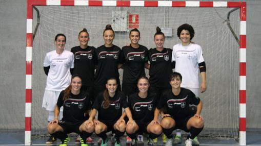 Las hermanas Reyes junto al resto del CD Polideportivo Cádiz FS