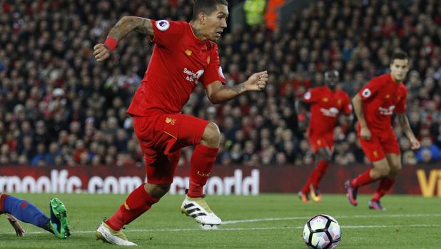 El Liverpool mantiene el pulso al Arsenal y al City