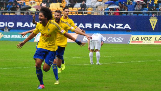 El Cádiz CF se inmola en Carranza