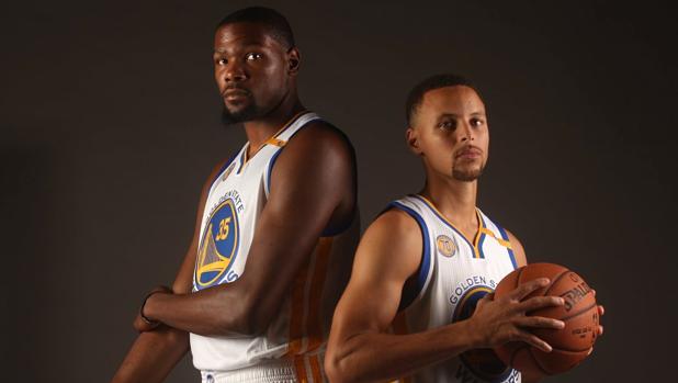 Durant y Curry, las estrellas de los Warriors