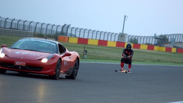 El esquiador, en Motorland, donde se llevó a cabo el récord del mundo