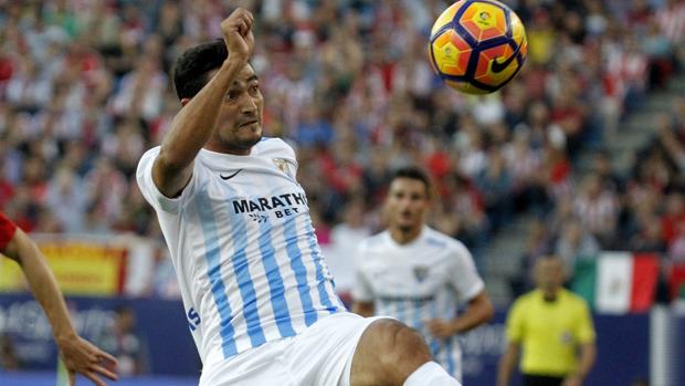 El Málaga remonta ante el Sporting y logra una victoria agónica