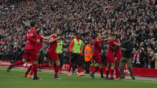 Los jugadores del Liverpool celebran uno de los goles al Watford