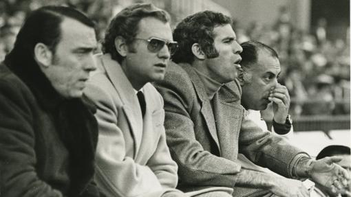 Luis Aragonés en el banquillo del Atlético