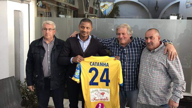 Presentación de Catanha con el Dos Hermanas-San Andrés malagueño, club de Tercera