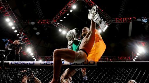 McGregor bate a Álvarez y hace historia